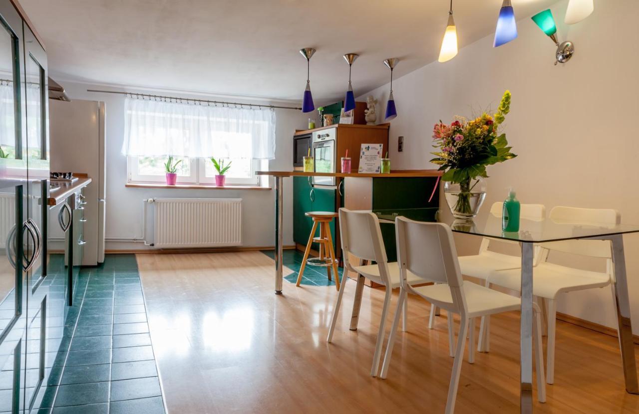 Klimatyczne Mieszkanie 3-pok. 200m Od Dworca Glownego Pkp Apartment